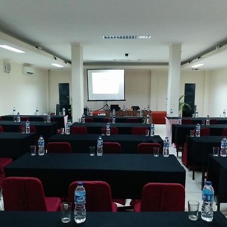 Pia Hotel Cirebon Extérieur photo