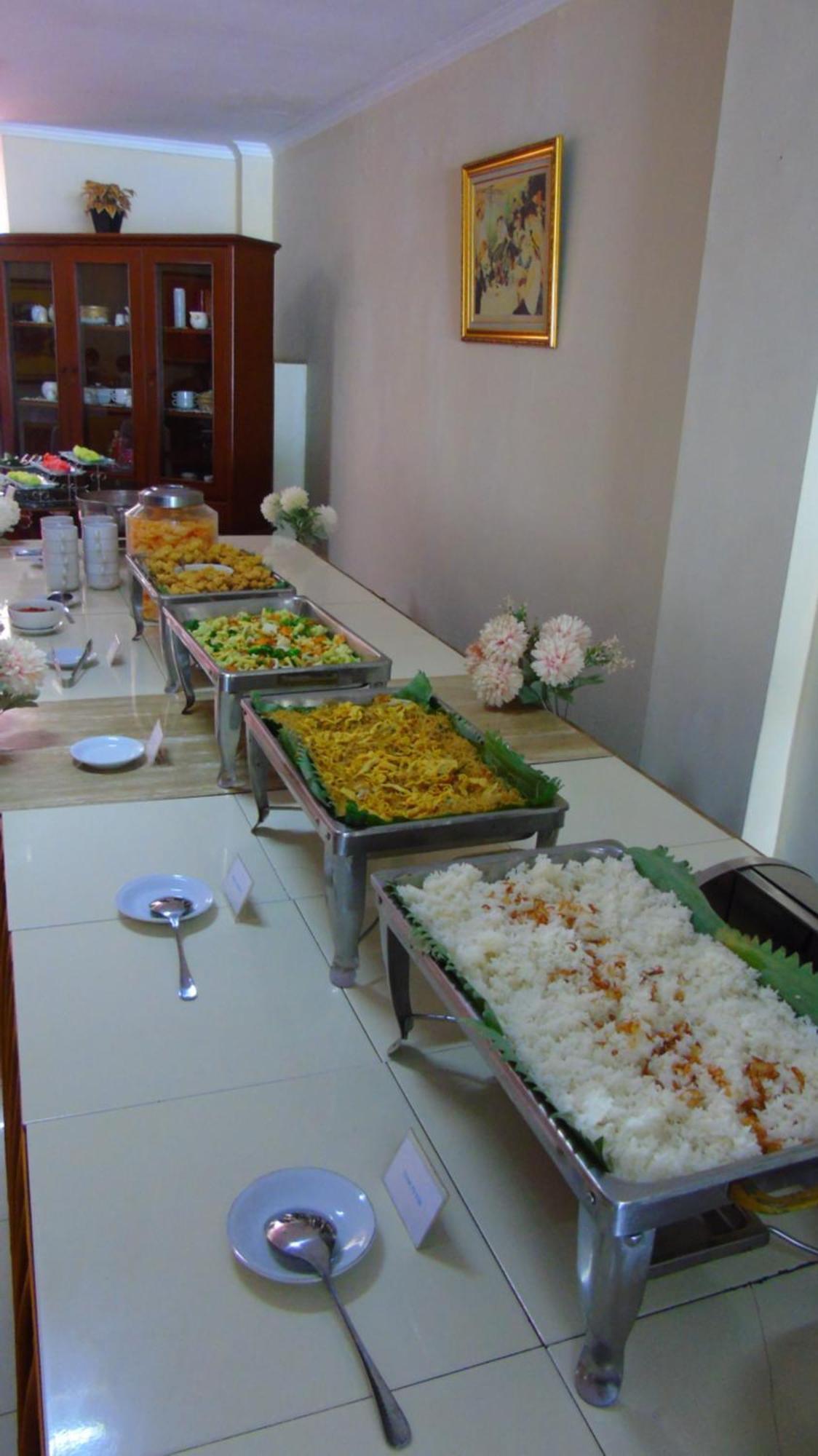 Pia Hotel Cirebon Extérieur photo