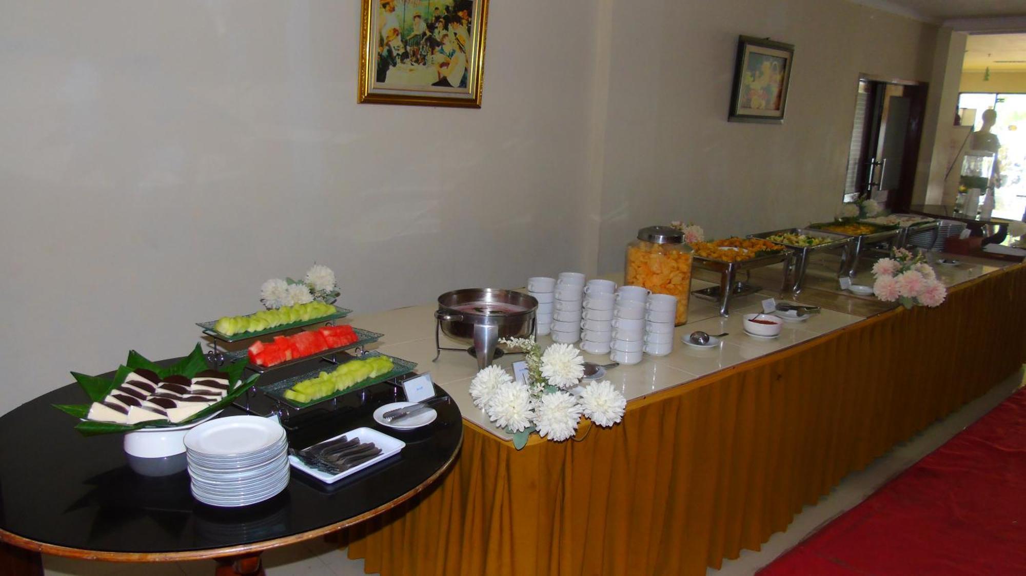 Pia Hotel Cirebon Extérieur photo