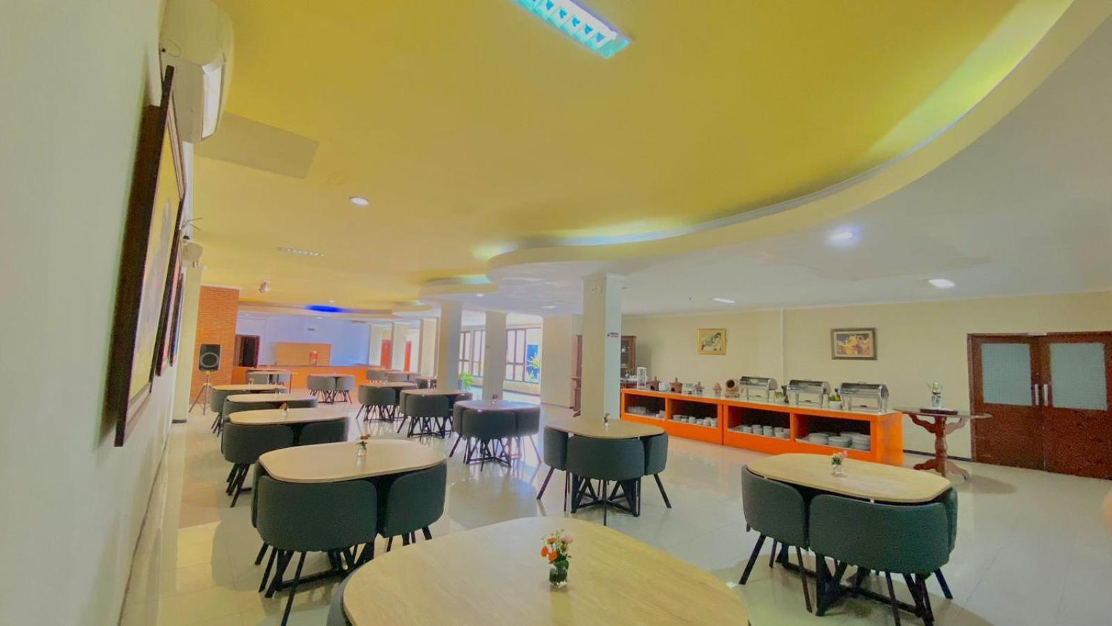 Pia Hotel Cirebon Extérieur photo