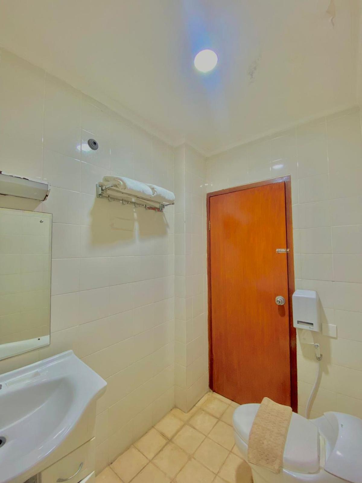 Pia Hotel Cirebon Extérieur photo