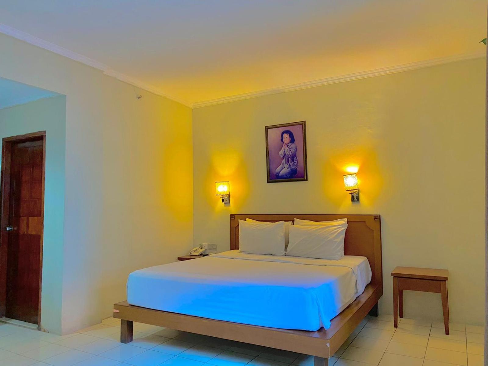 Pia Hotel Cirebon Extérieur photo